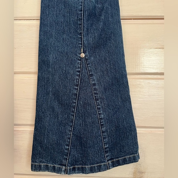 Vintage Rocawear Flare Bell
Bottom Stretch Blue Jeans
Womens Size 7 / 8 - Picture 6 of 13